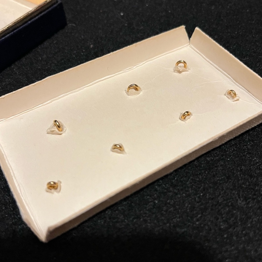 Set of 7 Vintage Horse Motif Buttons Gold Tone - Picture 5 of 7